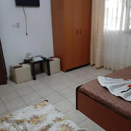 Casa Mirela Gazde/Camere de închiriat
