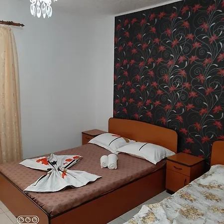Gazde/Camere de închiriat Casa Mirela *